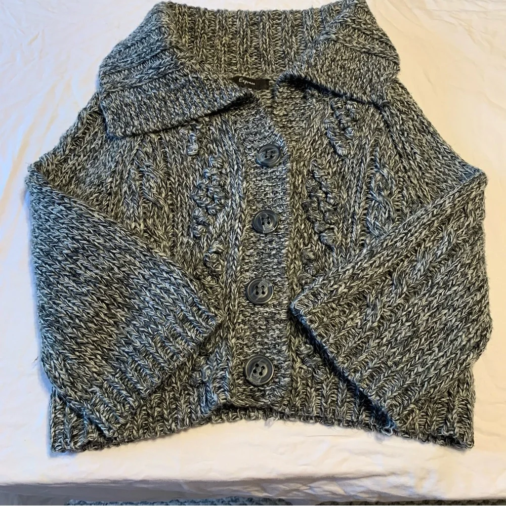 Express Women's Cropped Charcoal Knit Woolblend Cardigan‎ Quarter sleeves Medium